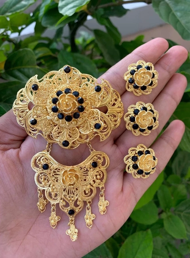 Balinese Kebaya Brooch Set — Crown Motif, Gold-Plated Crystal Rose (Brooch, Ring & Earrings)