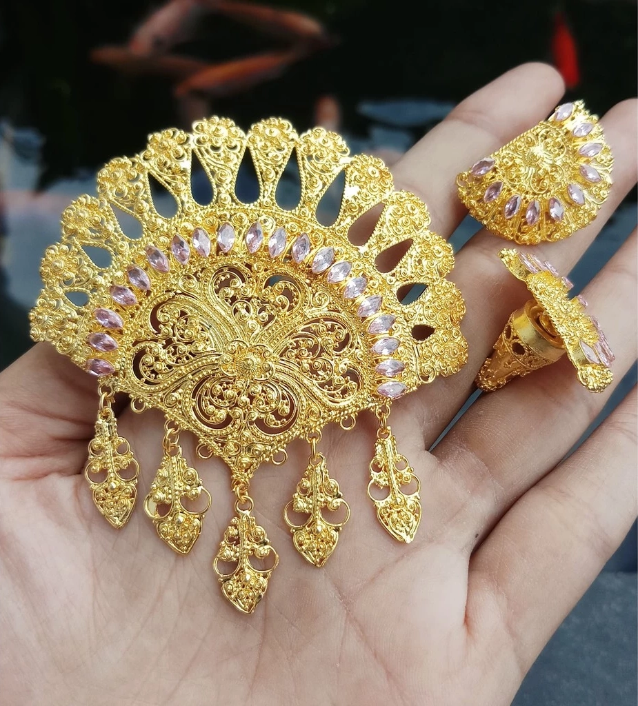 Balinese Kebaya Brooch Set — Fan (Kipas) Motif, Gold-Plated Crystal (Brooch, Ring & Earrings)