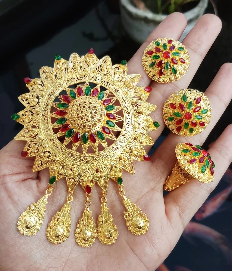 Balinese Kebaya Brooch Set — Sunburst (Matahari) Motif, Gold-Plated Crystal (Brooch, Ring & Earrings)